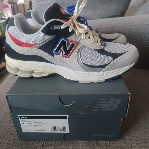 New Balance 2002r Dtlr Size 10 Pre Owned - Picture 7 of 7